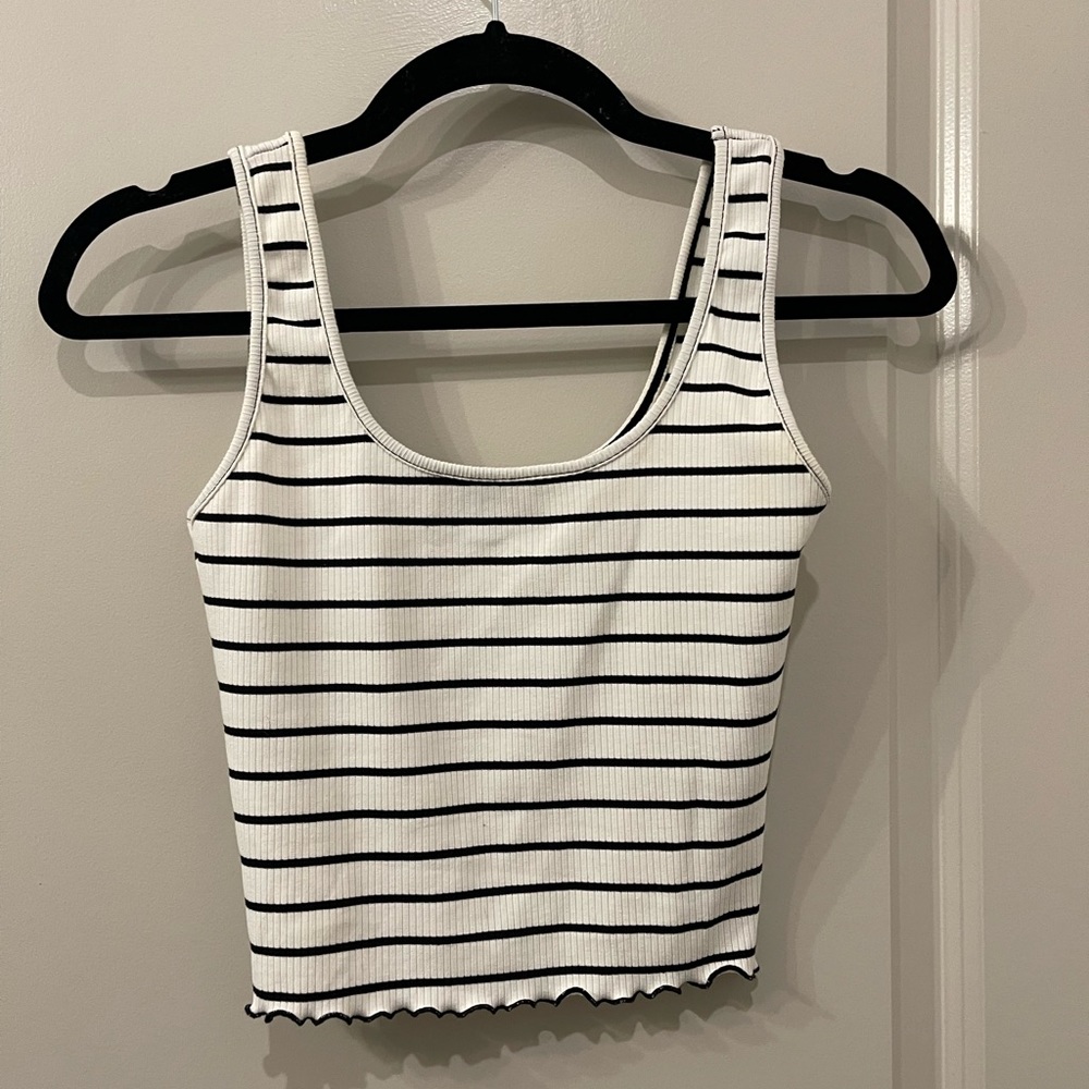 Black & white stripe cropped tank top, size Medium, quality dense fabric